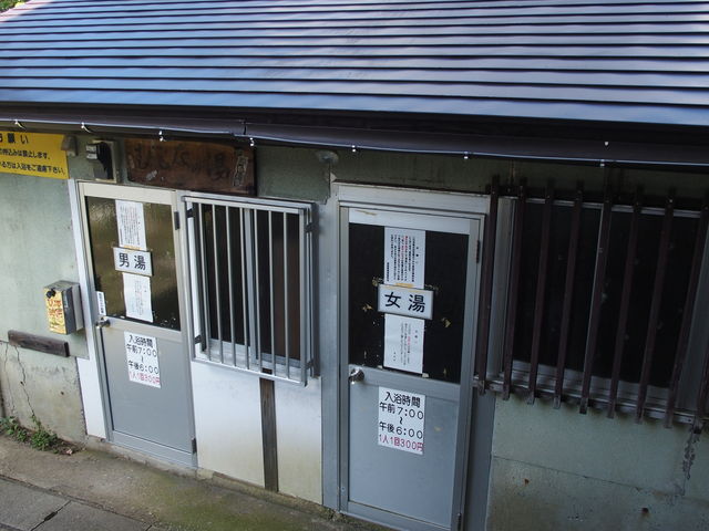 �j���Ə����ɕ����ꂽ�ނ��Ȃ̓�����_�ނ��Ȃ̓�