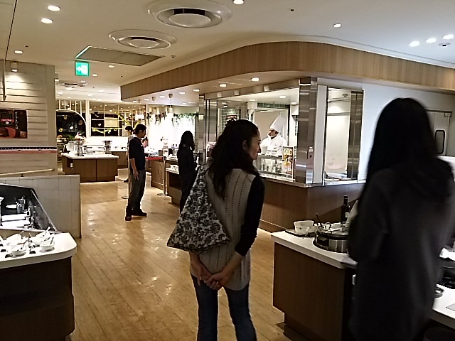 Xe[LĂĂ܂_I[fC_CjO JtHjA xClze t@[Xg][g