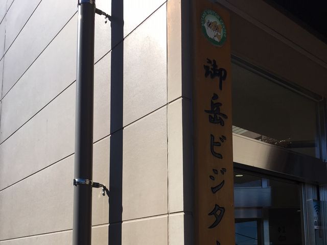 �r�W�^�[�Z���^�[�����_��x�r�W�^�[�Z���^�[