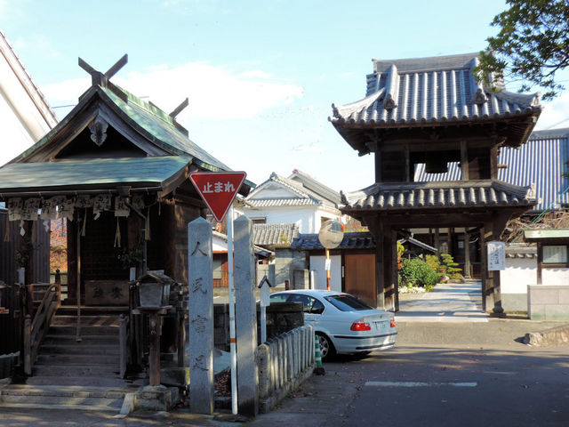 日本の城下町 250px-Haga_Castle_01.jpg