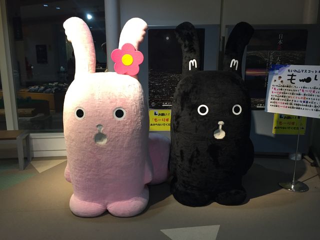 ����R�̃L�����N�^�[�A���[���X����_������R���[�v�E�F�C