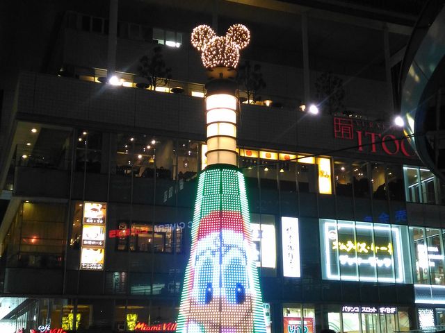 �w�O�̃f�B�Y�j�[�N���X�}�X�c���[_�������g���L�y�����L�y���w