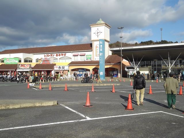 �O��_���̉w �j�e���X