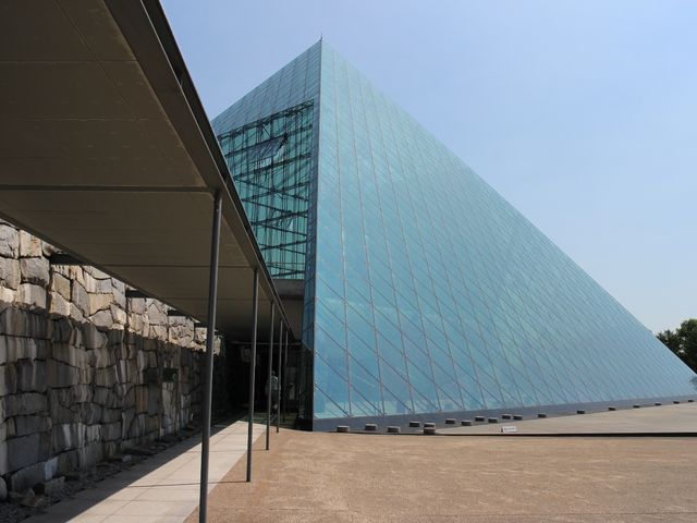 �K���X�̃s���~�b�h_���G��������