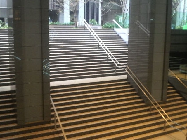 �����G�h�O�����̒n�K��1�K�����ԊK�i�B�G�X�J���[�^�[������܂��B_�����G�h�O����