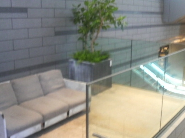 �����G�h�O�����̒n�K��1�K�ɂ̓\�t�@�������u����Ă��܂��B�����Ă݂܂��傤�B_�����G�h�O����