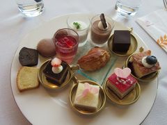 ��������̃V�F���g���@�O�����f�@�I�[�V�������]�[�g�ւ̓��e�ʐ^1