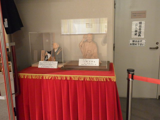 �z�[���ɂ͌j���}�t���̖ؒ���̑�������܂����B_�V���V�_�ɏ���