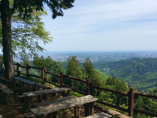山頂のお茶屋さんからの眺望_景信山