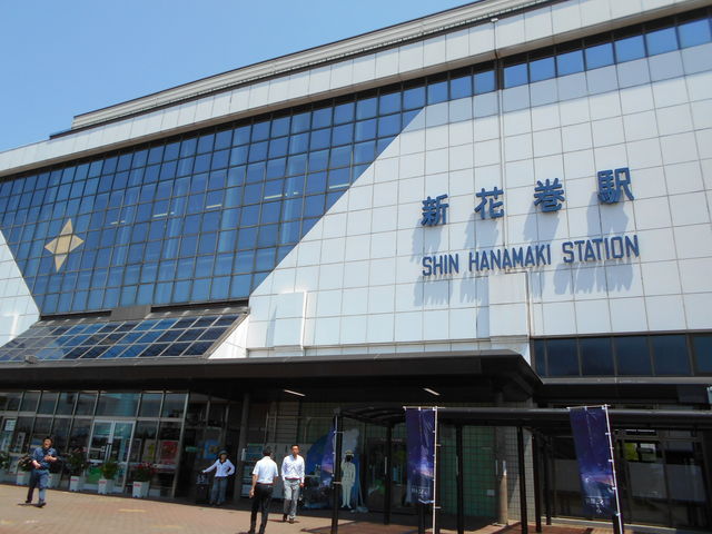 �V�Ԋ��w�̒��ɂ���܂�_�Ԋ��ό��Z���^�[�iJR�V�Ԋ��w���j