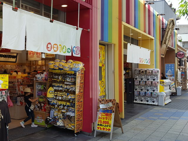 �U���Ȕh��ȓX���ł���_�R�R������Ă��� �V���E�X