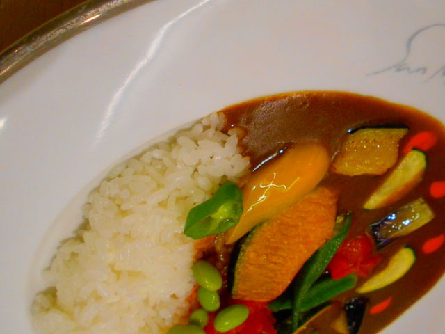 X}C̃T}Rޗǃt@~[X̓eʐ^1