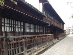 ܂Ƃ̊pĂȂ̕pقւ̓eʐ^1