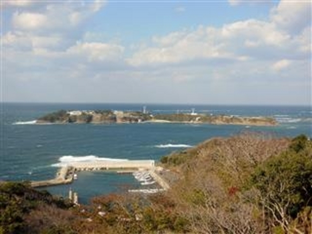 「韓国展望所」から沖に見える対馬最北端「海栗島」_韓国展望所