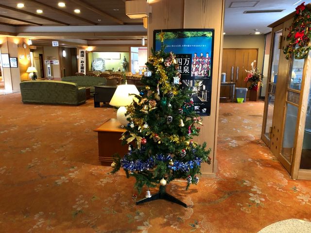 �l���O�����h�z�e���i1�K���r�[�E���j�E��ɋi�����w�ӂ�ꂷ���x�A����ɓy�Y������ꂪ����܂��B_�l���O�����h�z�e��