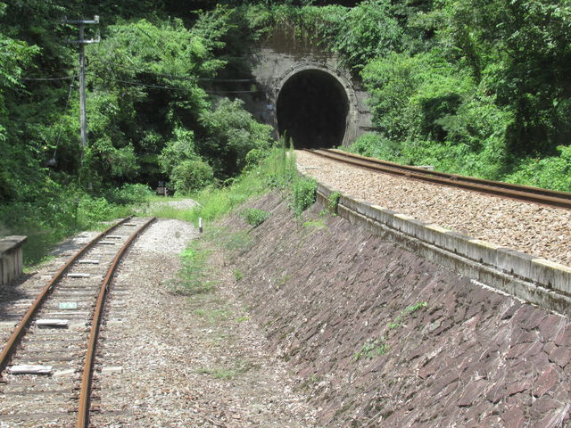 �E�̃g���l���͍������ʂ̖{��_JR�y�]���@�ؐK�w