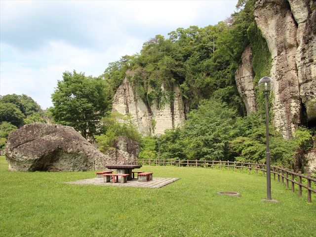 �e�[�u���ƃx���`_��J�i�ό���