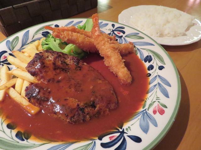 yosshy̐HH[AXRbg̓eʐ^4