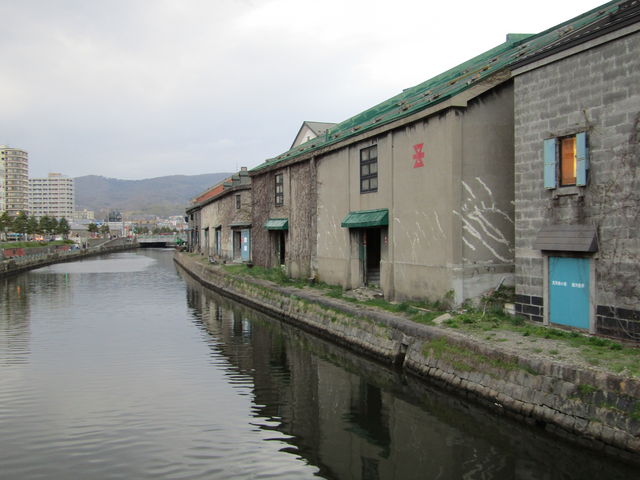 �^�͂̎ʐ^_�^�͂ƐΑ��q�ɌQ