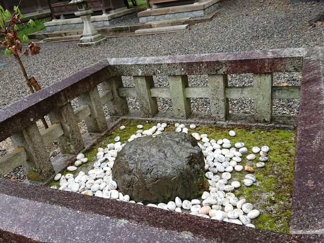 �����΂ƋF��̔��΁B_������