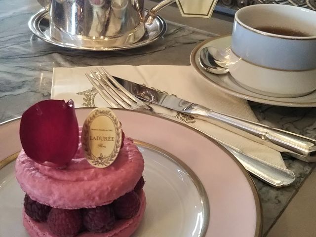 �}���G�����Laduree�i���f�����j����X�̓��e�ʐ^1