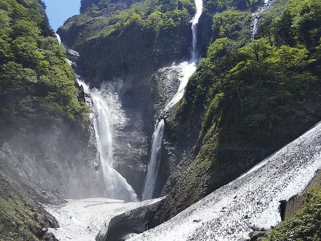 ���t�߂ɂ͎c��_�̖���