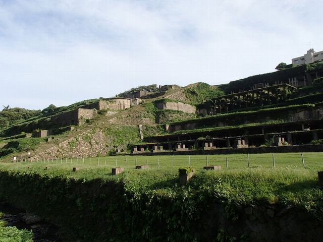 �E��̃A�p�[�g�͖������ė~����_���n���R���