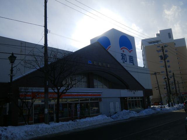 ���j���̒��ԁA���蘥��H�ׂĂ���̂͂ق�̐��l�ł����B_�a���s��