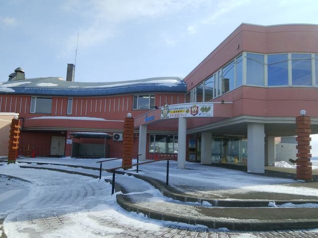 ���h�ȓ��̉w�ł��B_���̉w���݃O�����p�[�N�E���ݖ��o�^�[�~�i���E�R���L���G