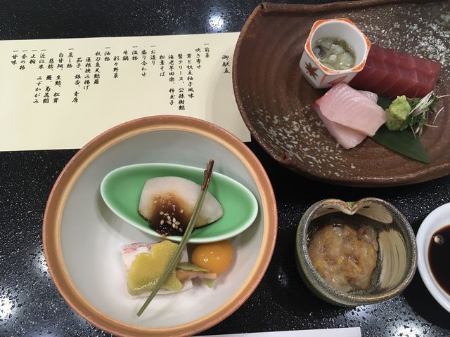 �O�؂���������Â��Ă܂��B���M�͒n���̕z���Ă��I_�N���t�B�[���Γ�