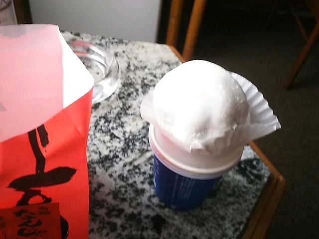 �H�ׂ钼�O_���َq�̓����i�{�X�j