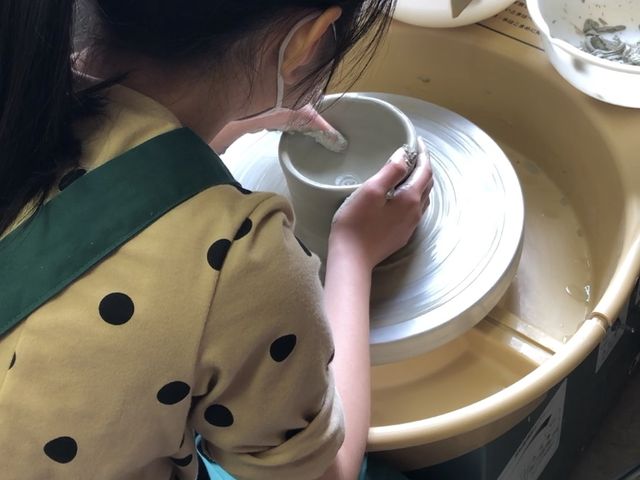 ろくろで茶碗作り_北泉窯陶芸教室