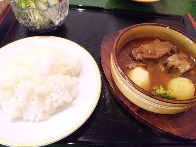 ����͊O���Ȃ��V�`���[_�l�G���i���̏h�ԏ������j