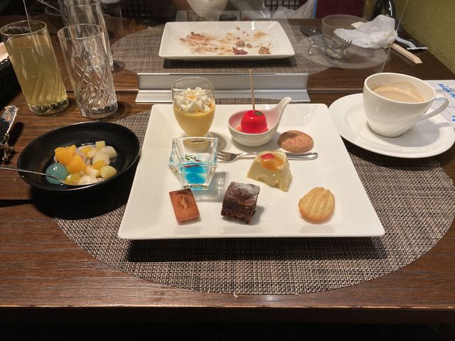 �y���߂�f�U�[�g_���s�Z���`�����[�z�e���@�I�[���f�C�_�C�j���O�@���W���E