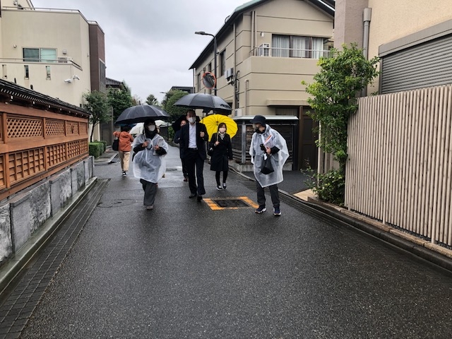 ʂ𔲂ƍ]˂̏铹ɁIƔSy݂ɐςݏd˂ꂽsvcȕł_傱 闢