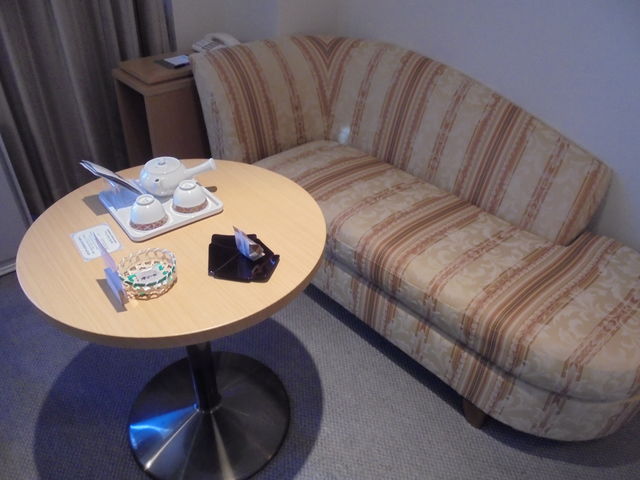 �\�t�@�[�ł������_�Ђ��z�e���v���U