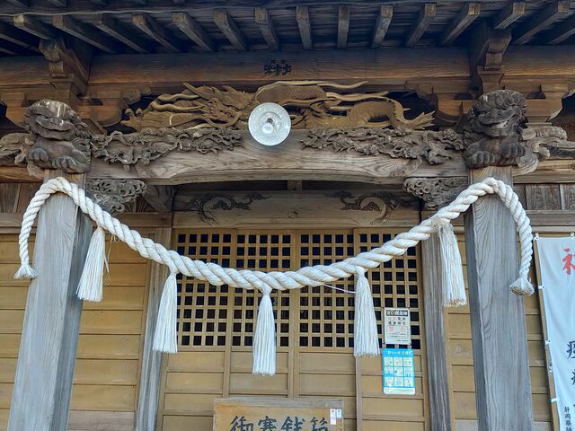 �����ڂ�����̐��_�Ђ̃V�_���C���n�J�G�f�̓��e�ʐ^3