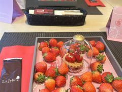 �̂񂳂�̋��s�Z���`�����[�z�e���@�I�[���f�C�_�C�j���O�@���W���E�ւ̓��e�ʐ^1