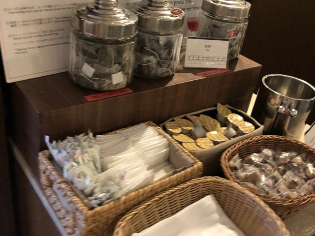 �g���Ƃ����̃u�[�X_�I���G���^���z�e���L��