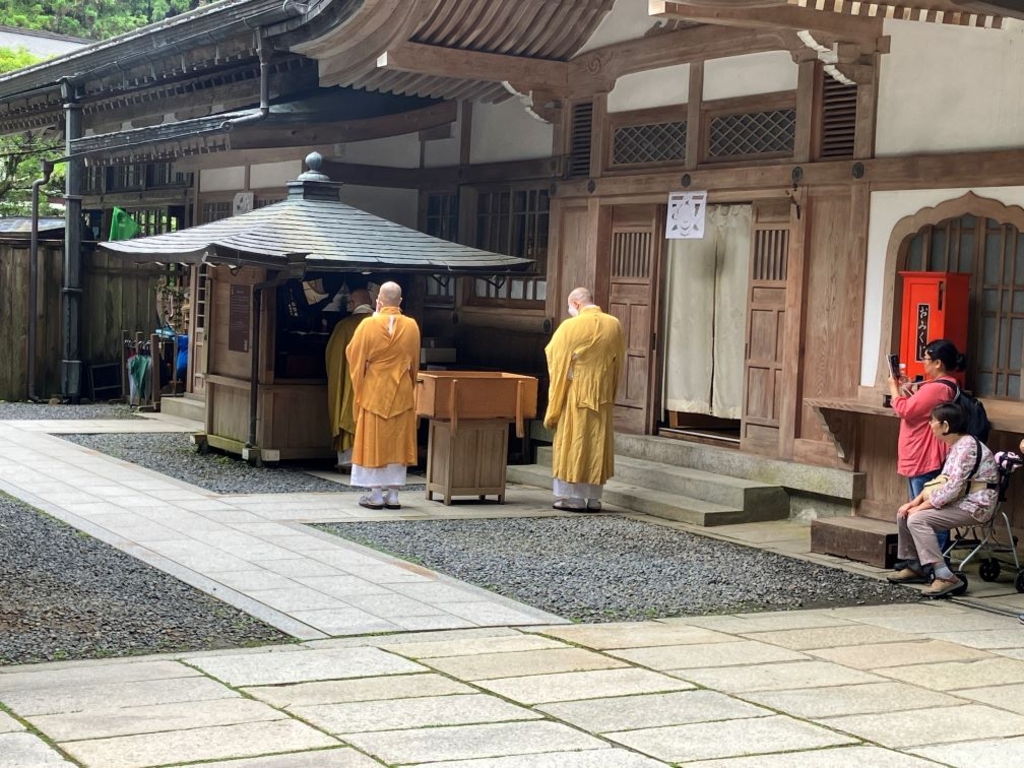 Amazon.co.jp: 絶版◇◇伝灯の年中行事 高野山四季の祈り
