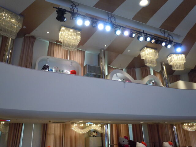 Xg̓X@KȂ܂_HELLO KITTY APPLE HOUSE