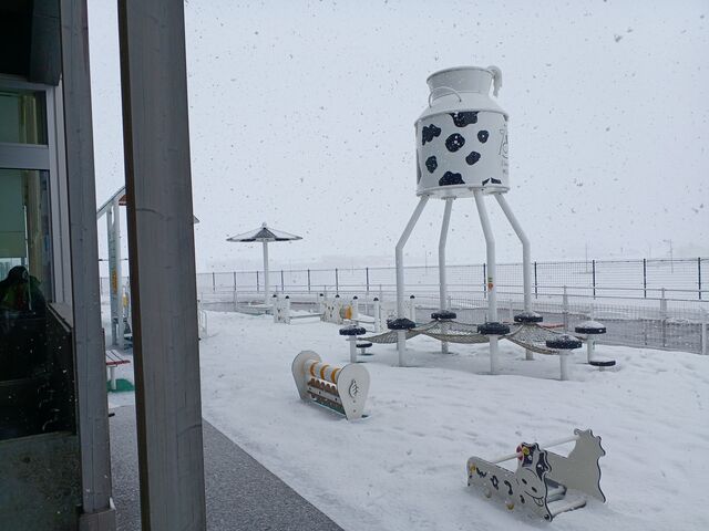 ���̉w ���� ����B �~���N�ʂ� �㕔���悭������A�~���N�����ڂ�ĂĂ���\�}�ɋ����܂����B�G��ł�_���̉w�@�u�����́v