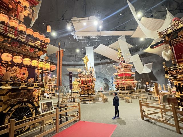 �R�����蔲���č쐬�����h�[�����ɓW������Ă��܂��B_��ˍ��R�E�܂�̐X