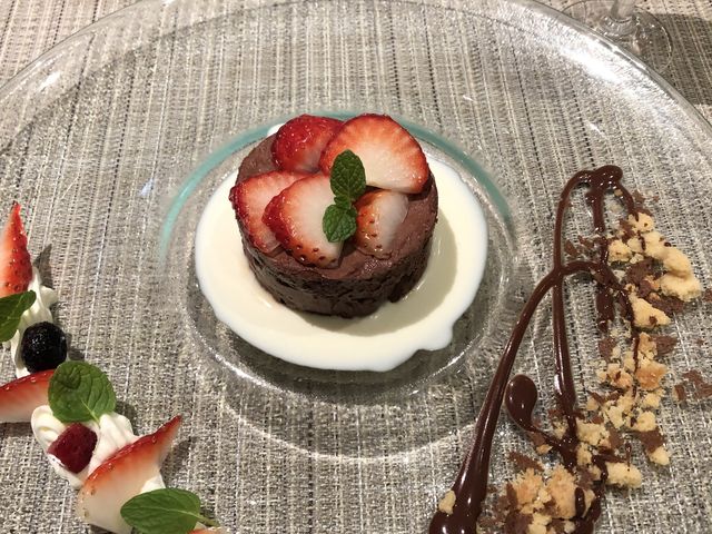 䕂ƃV���R���̃��[�X
�z���C�g�V���R���̃X�[�v�Y��_�z�e��JAL�V�e�B�H�c���� Cafe&Dining HARUHORO