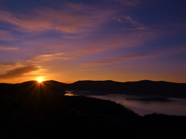 �q���e���X���猩����R���΂���̓��̏o��������_�z�e���}�E���g�x�m