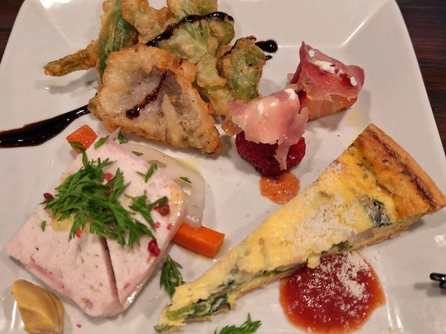 �p�C�A�������trattoria 360 �g���b�g���A �T�u���N�̓��e�ʐ^1