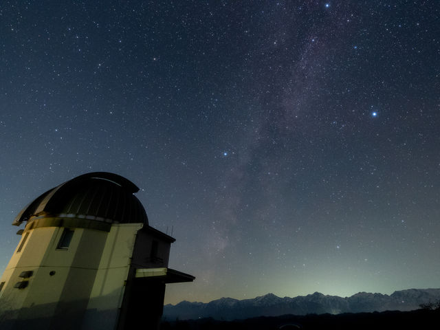 �f����G�߂��Ƃ̐�����ώ@�ł���V����_���Ɨ΂̃��}����