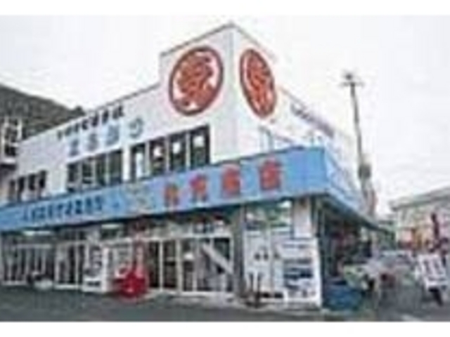 �X�̑O�ɒ��ԏ�������Ղ肠��̂ň��S_�܂邩�{�X