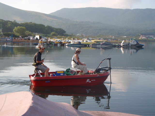 �Ƌ��s�v�d���{�[�g�Ŗ{�i�I�ȃo�X�ނ��Ok�B_�G�A�X�g���[��