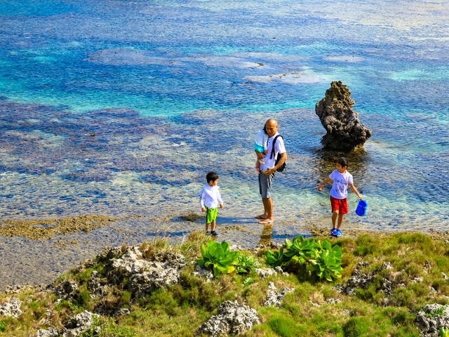 1gɈl̐ꑮKChSɂēBȂq񂩂SėVׂ܂B_feelokinawa